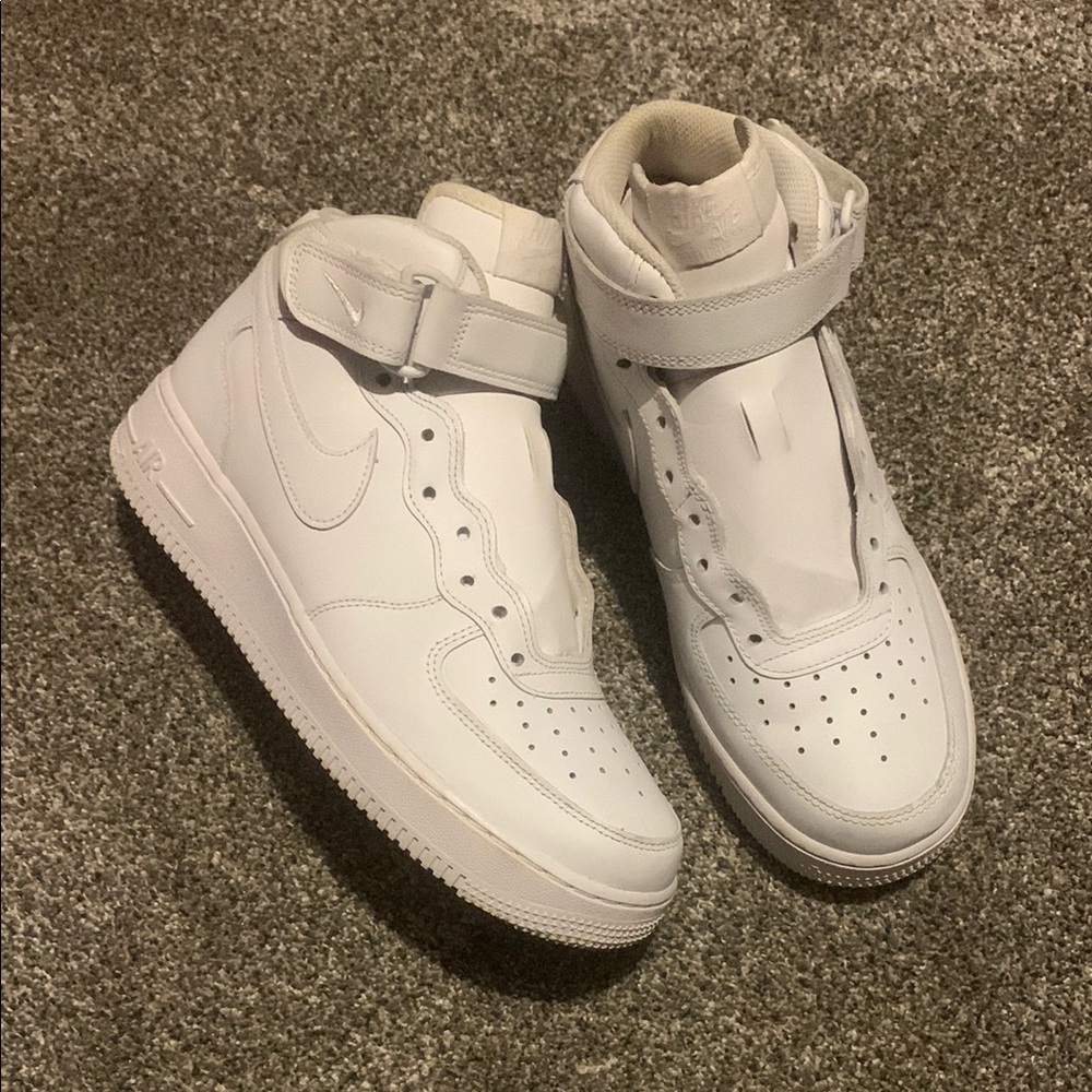 Nike Men’s White High-Top Sneakers with Ankle Strap